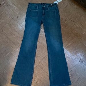 Hollister Low-Rise Flare Jeans 💙